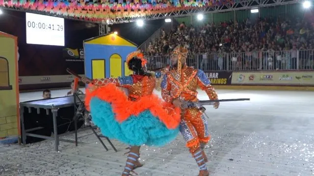 Quadrilhas estudantis abrilhantam o Canaã Cidade Junina