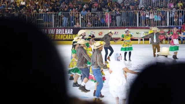 Quadrilhas estudantis abrilhantam o Canaã Cidade Junina