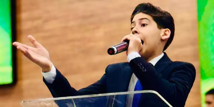 Pastor mirim de 15 anos revela sonho de ser presidente e diz se alinhar à direita. (Instagram/@missionariomigueloliveira)