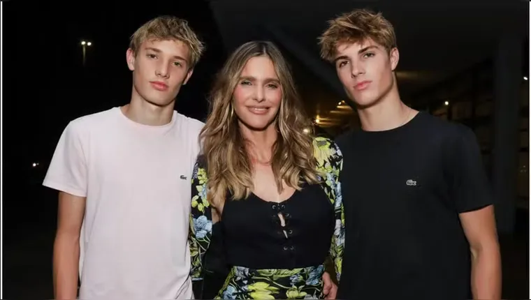 Fernanda Lima com os filhos gêmeos, João e Francisco, de 16 anos. | Instagram