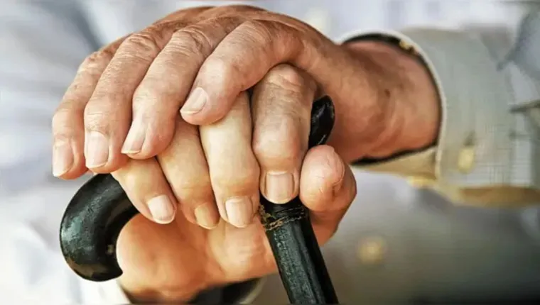 Idosos e pessoas com deficiência tem direito ao benefício | Divulgação/Freepik