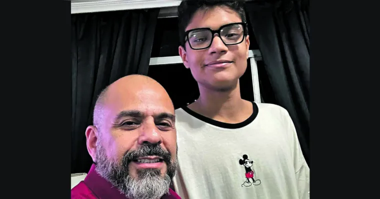 Walter Duarte adotou o Vitor quando ele tinha três meses e, hoje, o filho tem 17 anos | (Foto: arquivo pessoal)