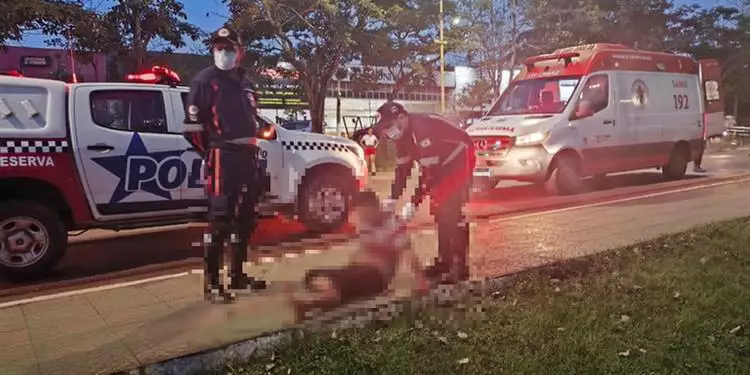 À polícia, a vítima relatou que foi esfaqueada nas imediações da Praça dos Metais e, ao tentar escapar, correu até a avenida Liberdade, onde acabou desfalecendo. (Reprodução/ Correio de Carajás)