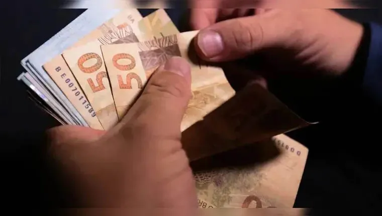 Saiba como proceder caso não tenha recebido a segunda parcela do 13º salário | Foto: Marcello Casal Jr/Agência Brasil