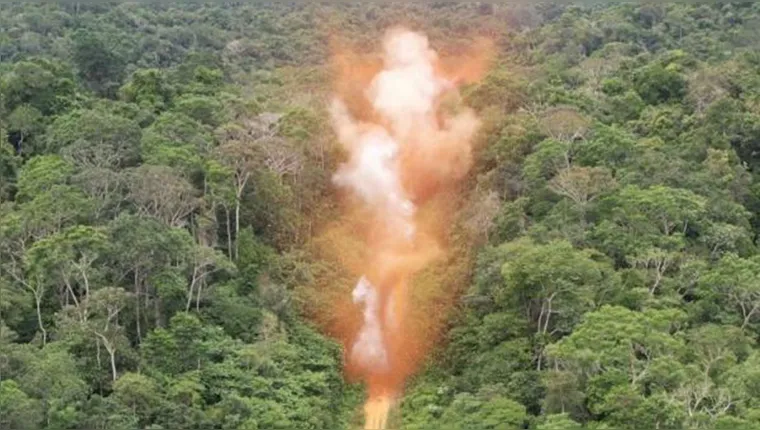 As detonações das pistas com explosivos tiveram como objetivo reduzir a capacidade logística da mineração ilegal na Terra Indígena Yanomami (TIY). | Fotos: Comando Conjunto Catrimani II