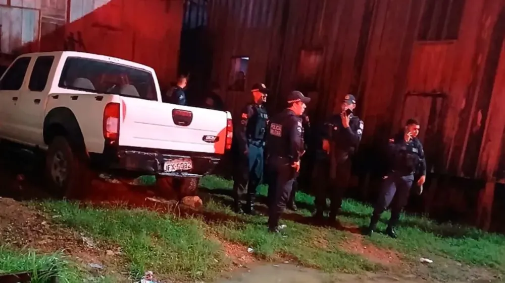 De acordo com informações preliminares, os disparos foram efetuados por dois indivíduos que estavam em uma motocicleta Honda Bros branca | Divulgação