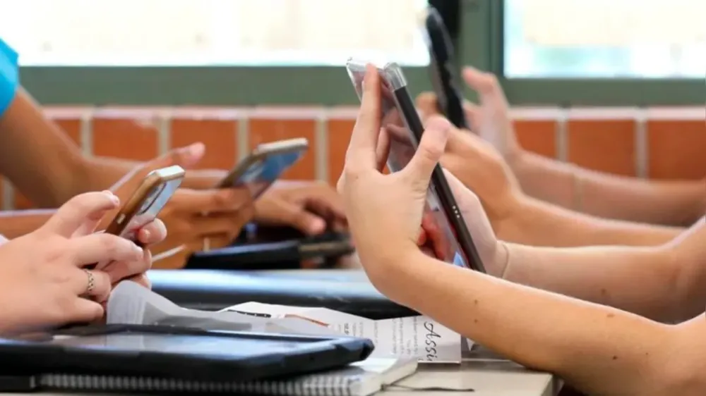 Centro Marista de Defesa da Infância avalia que a utilização dos aparelhos e da internet também precisa de atenção em casa | Shutterstock