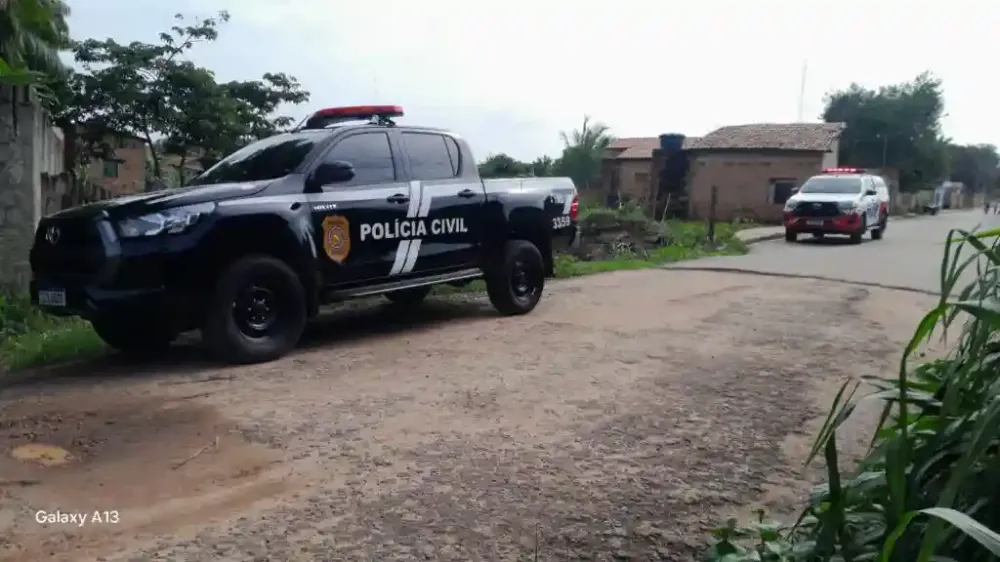 O corpo foi encontrado por um morador que acionou as forças policiais