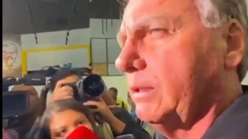 Bolsonaro deixou a esposa, Michelle, no aeroporto. Ela deve representá-lo na cerimônia de posse de Trump, em Washington