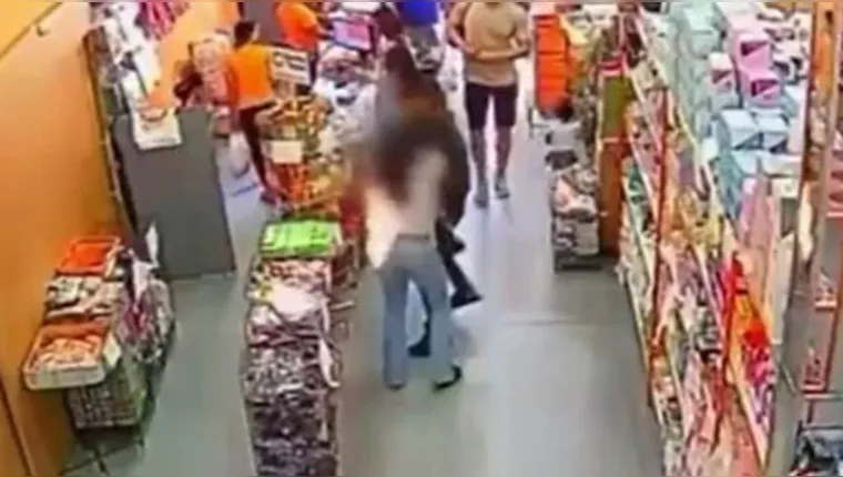 Jovem leva susto com explosão do celular | Reprodução/Youtube