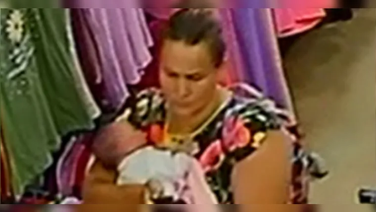 Suspeita sai correndo com a criança da loja | Reprodução/Redes Sociais