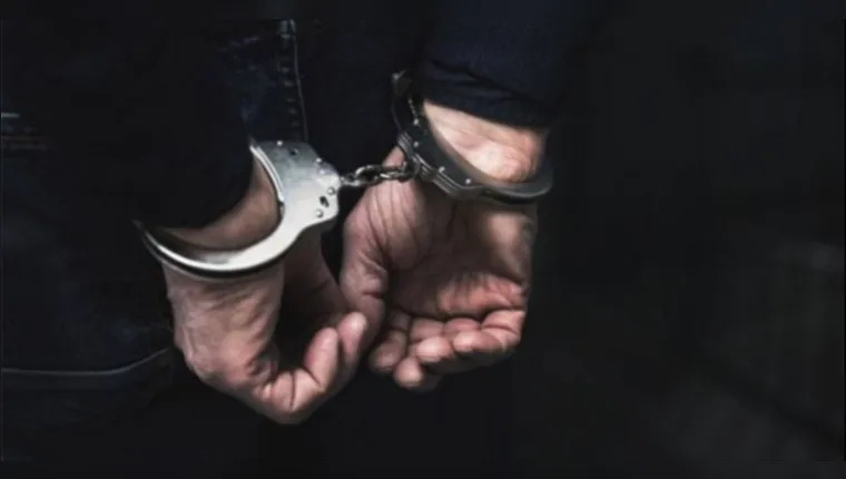 Pastor de 79 anos é condenado a 45 anos de prisão por abusar sexualmente de filhas gêmeas adotivas em Alagoas. | Reprodução