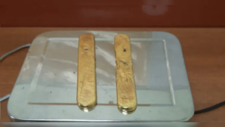 Ouro encontrado no ânus do passageiro. | Reprodução