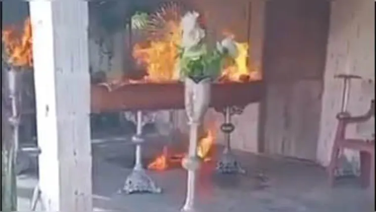 Corpo incendiado no velório | Reprodução/X