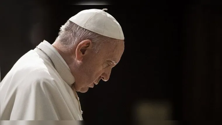 As críticas de Carlo Maria Viganò ao papa fizeram ele ser reconhecido como uma das vozes contrárias ao argentino. | Reprodução/Vatican News